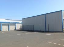 Plain box-built factory unit in steel with dual loading doors