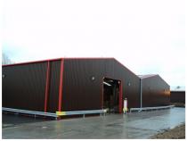 Steel building for warehouse use from the front
